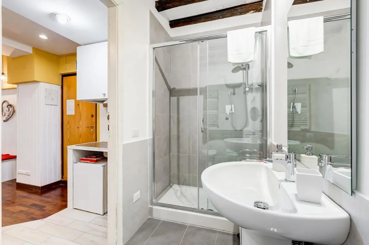 Trastevere Suite Roma 0*,  Italia